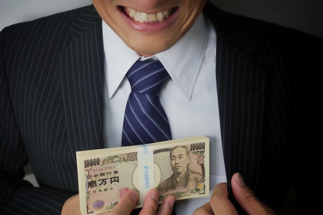 ヤミ金業者は金をせしめてほくそ笑む。岩国市で弁護士に無料相談して解決へ